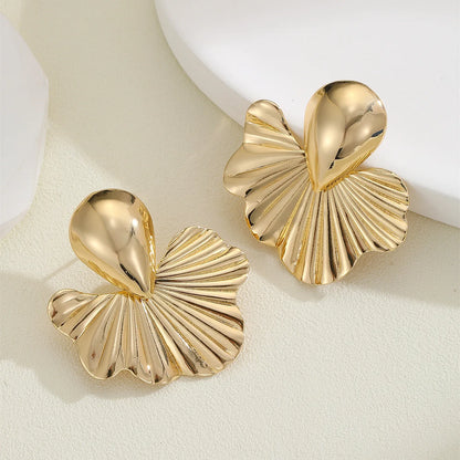 Retro Baroque Pearl Stud Earrings – Gold Irregular Alloy Jewelry for Women