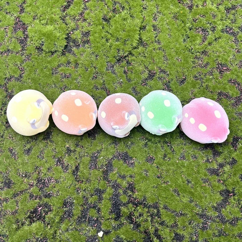Yell World Capsule Toy – Kinako Mabushi Warabimochi Kawaii Pet Flocked Soft Squeeze Frog Figures
