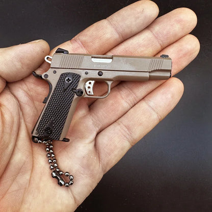 Mini 1:3 Metal Gun Model Keychain – 1911 Toy Pistol, Simulation Game Model for Children, Collectible Gift