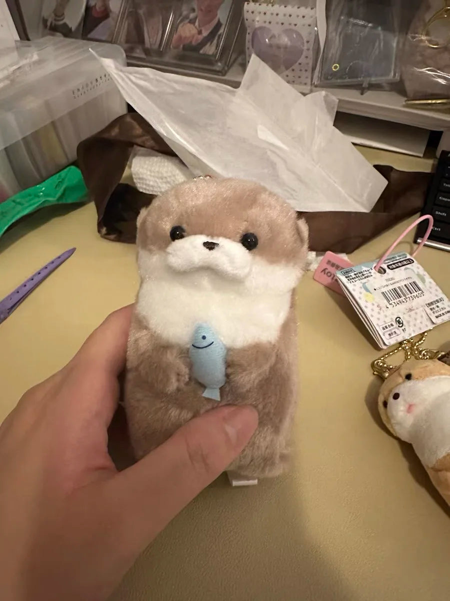 Cute Otter Hug Fish Plush Keychain – Adorable Pendant Doll Gift for Girls, Creative Heart Charm