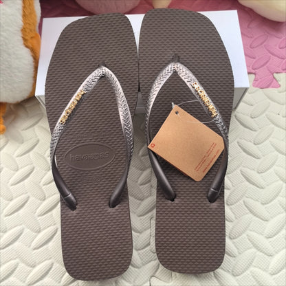 Women's Summer Flip Flops 2026 - Fashion Outdoor Beach Travel Slippers for Comfortable Everyday Wear