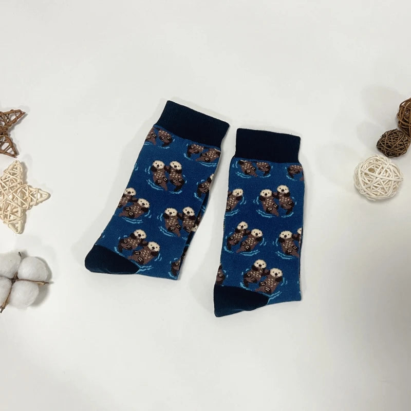 Cute Otter Swimming Mid-Calf Men’s Socks – Comfy Novelty Socks for All Seasons