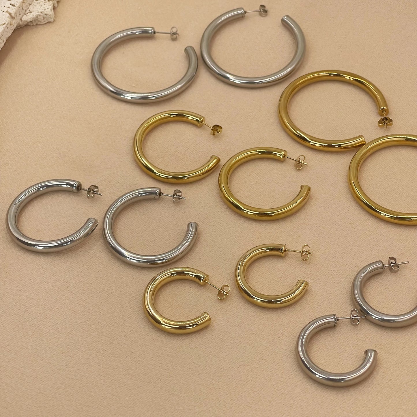 Classic Stainless Steel Hoop Earrings – 30/40/50mm Gold Big Earrings for Women, Trendy Jewelry Accessories
