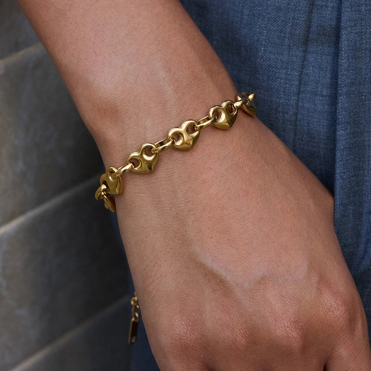 Minimalist 18K Gold Plated Stainless Steel Heart Button Bracelet – Two-Tone Stackable Round Charm Jewelry for Women