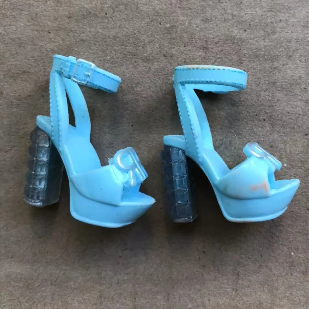 Rainbow Doll Shoes – Boots, Sandals & High Heels for DIY Doll Dressing in Black, Green & Red