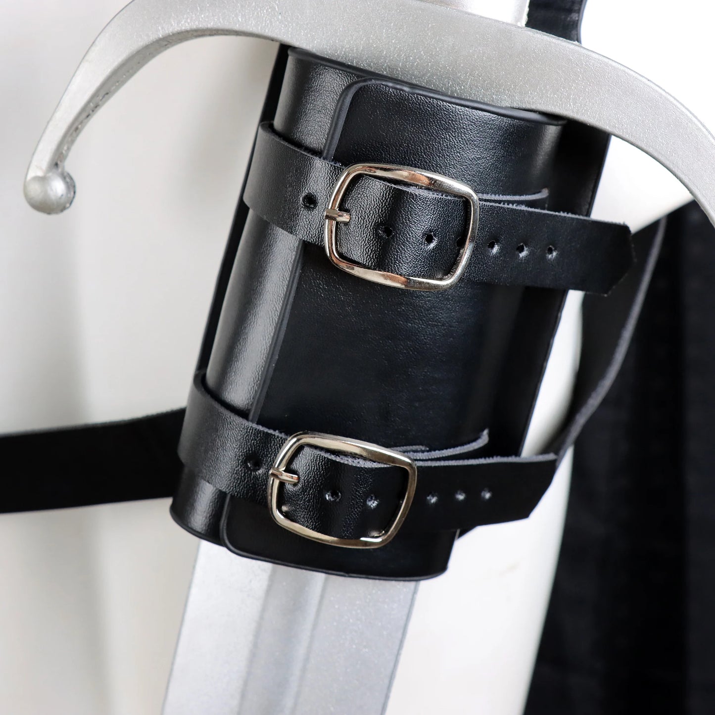 Retro Leather Back Sword Holder — Medieval Shoulder Scabbard LARP Accessory for Adult Rapier & Knife Props