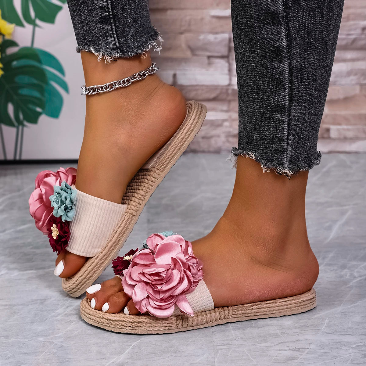 Women’s Multi-Color Flower Flat Slippers – Fashionable, Lightweight, Non-Slip Sandals for Beach, Vacation & Students