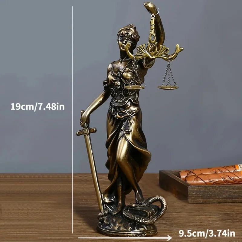 European Retro Copper Goddess of Justice Ornament – Creative Home Decor for Living Room, Office, and Desk, 1PCS
