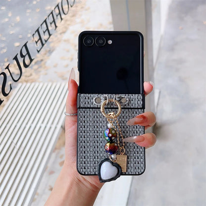 Weaving Leather Heart Pendant Phone Case for Samsung Galaxy Z Flip 7 / 6 / 5 / 4 – Hinge Protection Cover for Z Flip FE Flip6 Flip5 Fashion Protective Case