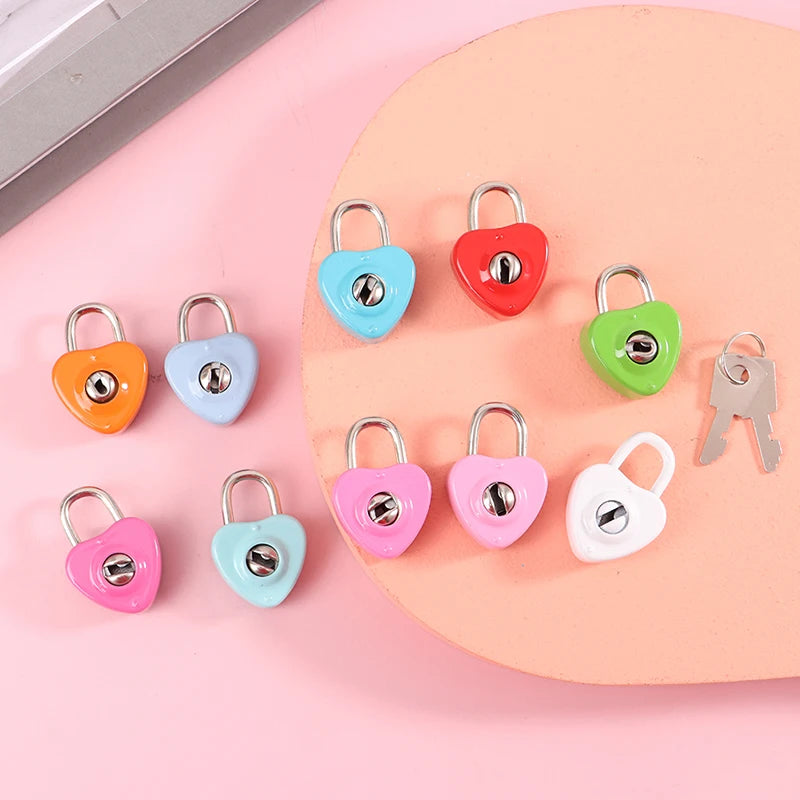 Vintage Heart-Shaped Metal Mini Padlock – Key Lock for Bags, Suitcases, and Luggage Boxes with Key