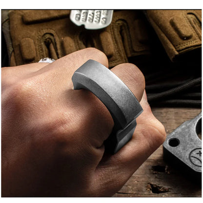 Outdoor Survival Tool: Alloy Steel EDC Tactical Multifunctional Ring Pendant with Titanium Window Breaker