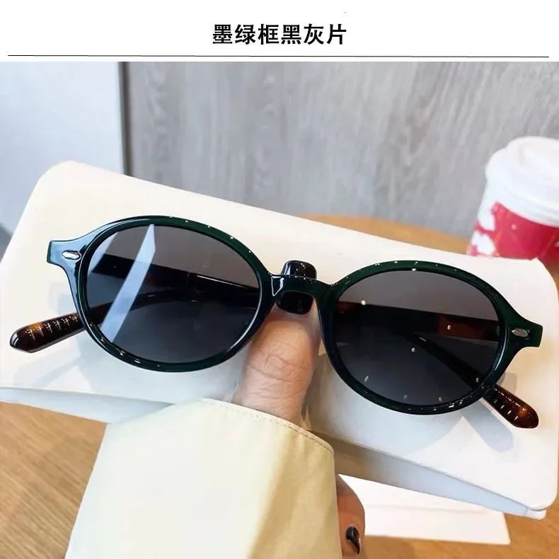 Retro Oval Rivet Sunglasses for Women & Men – UV400 Vintage Fashion Eyewear
