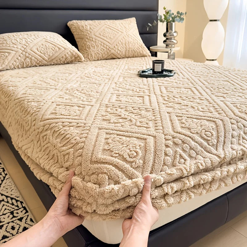 Soft Luxury Plush Bed Cover – Thick Winter Bedspread with Deep Pockets, Machine Washable Fitted Sheet