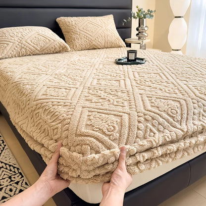 Soft Luxury Plush Bed Cover – Thick Winter Bedspread with Deep Pockets, Machine Washable Fitted Sheet