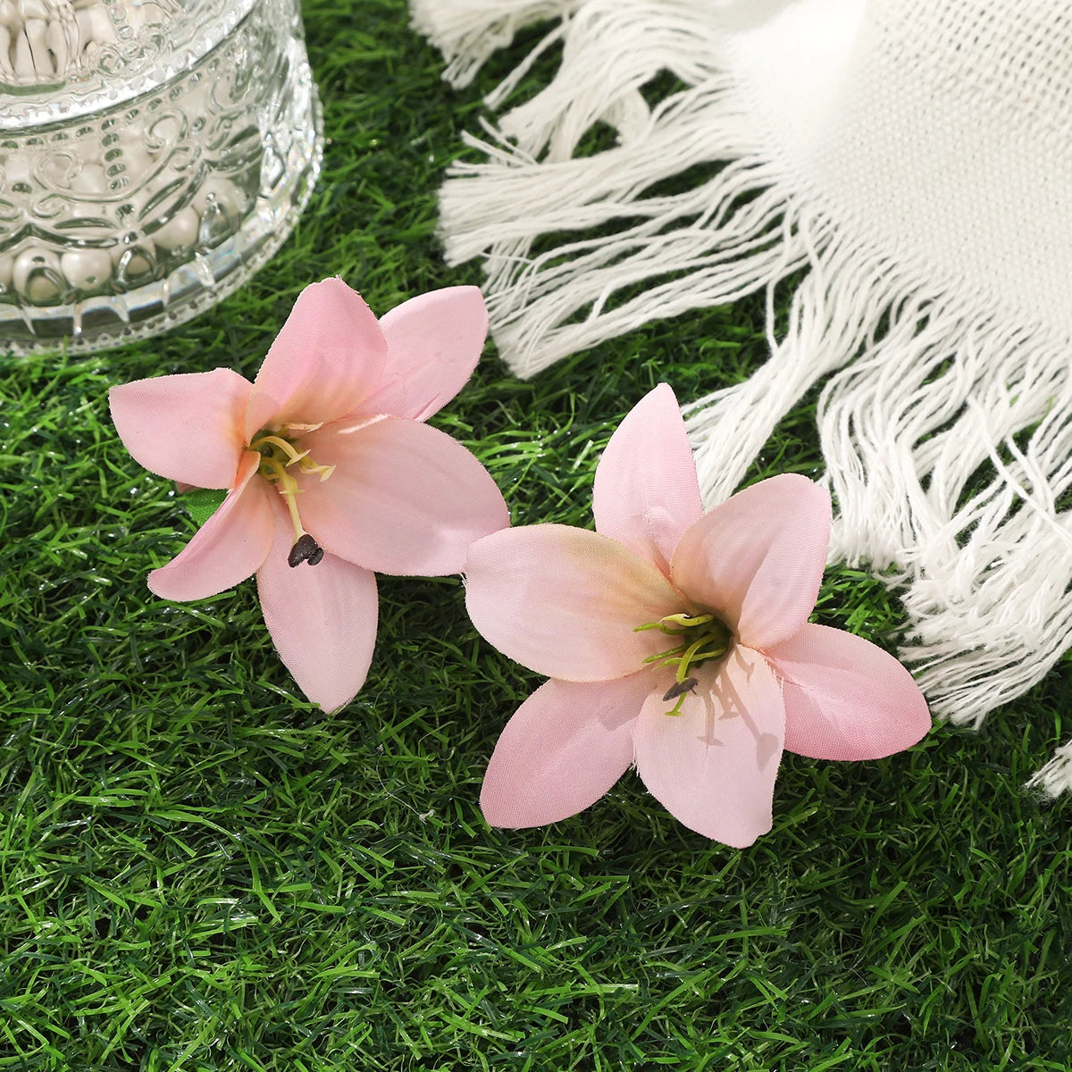 Simulated Orchid Flower Hairpins – White & Pink Hair Clips for Women, Summer Travel Seaside Fashion Headwear