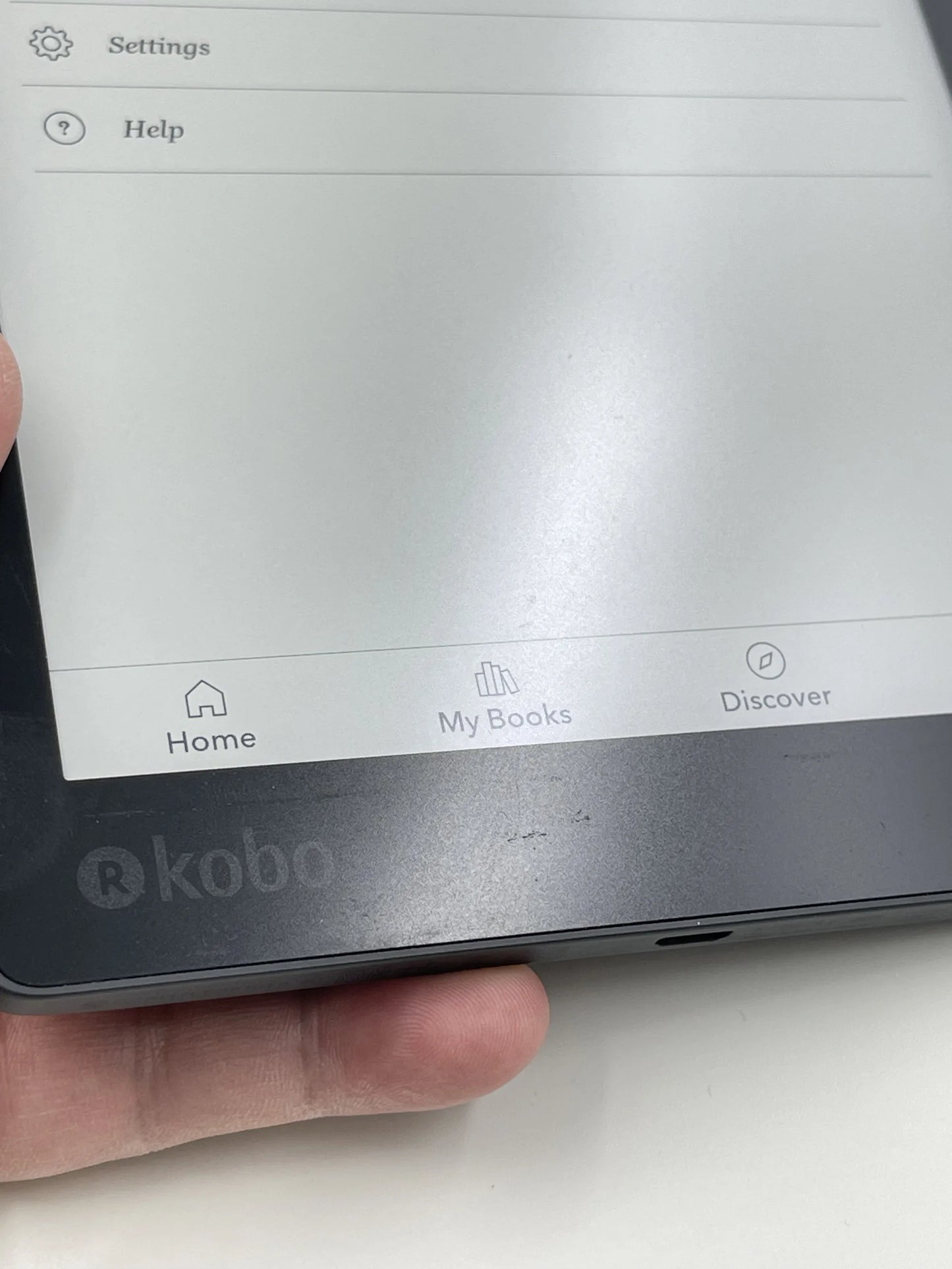 KOBO Aura One 7.8" E-Reader | 300PPI HD Carta E-Ink, IPX8 Waterproof, 8GB WIFI, Two-Color Light