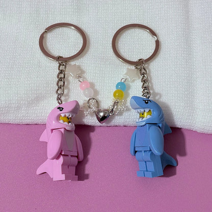 2Pcs Cartoon Shark Couple Keychains - Pink & Blue Heart-Shaped Building Block Keyrings for Friends Gifts