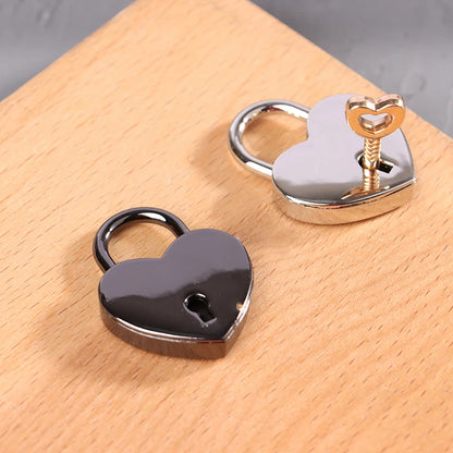 Vintage Heart-Shaped Metal Mini Padlock – Key Lock for Bags, Suitcases, and Luggage Boxes with Key