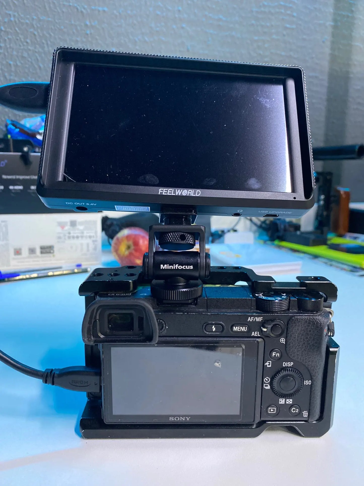 Minifocus Cold Shoe Monitor Holder – Adjustable 180° Tilt Mount for Camera Field Monitors & Microphones