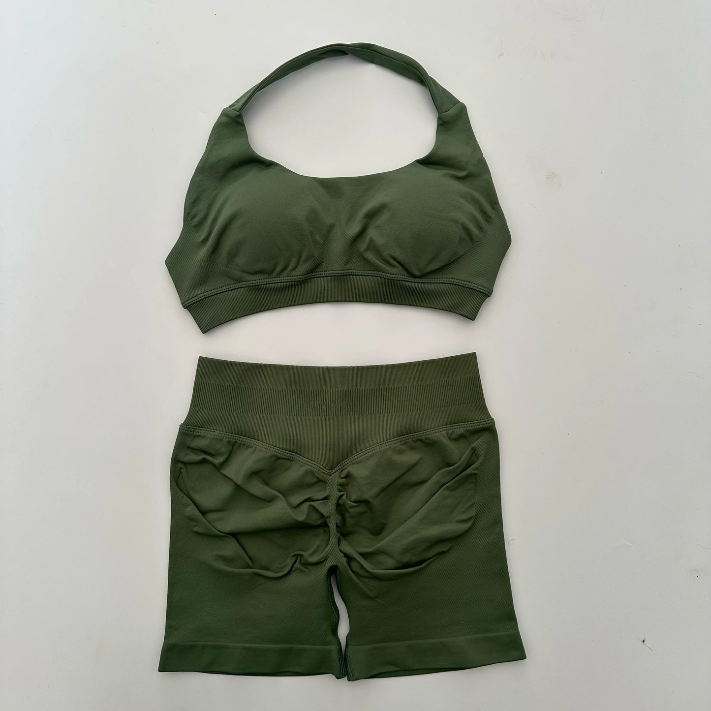 2PCS Seamless Yoga Workout Set – Scrunch Shorts & Halter Sports Bra Gym Fitness Outfit