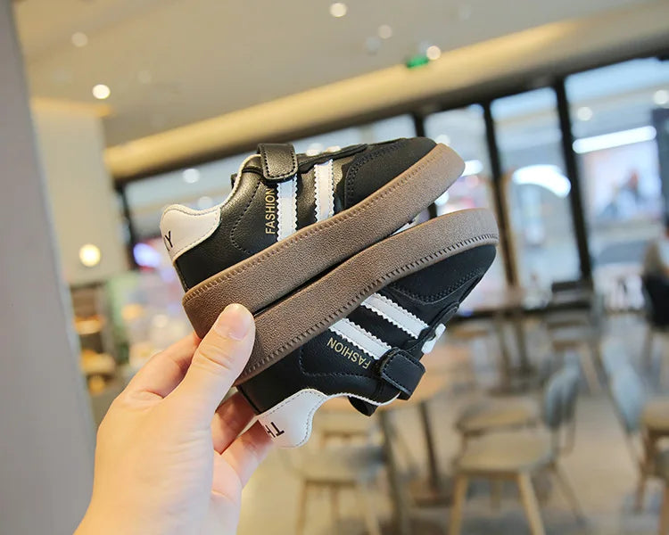 Spring & Autumn Kids Sport Training Shoes – Fashion Sneakers for Boys & Girls | Soft Soled, Casual Skate Shoes (Ages 4-6)
