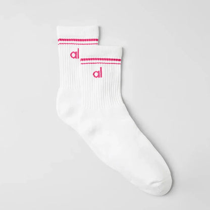 A Women's Soft Cotton Yoga Socks – Mid-Tube Solid Color Casual Socks for Men & Women*