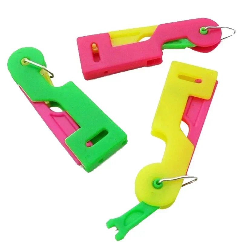 Automatic Sewing Needle Threader Tool – Easy Guide Device for Elderly, Convenient Threading (Random Color)