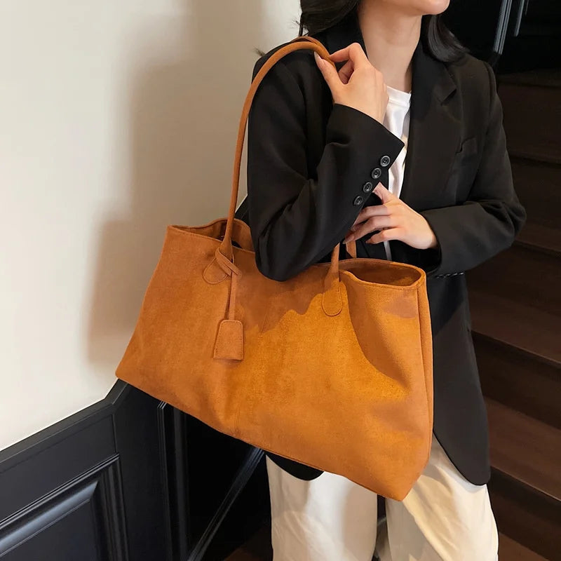 Elegant Suede Shoulder Bag - Stylish Bucket Handbag with Spacious Storage & Versatile Underarm Tote Design