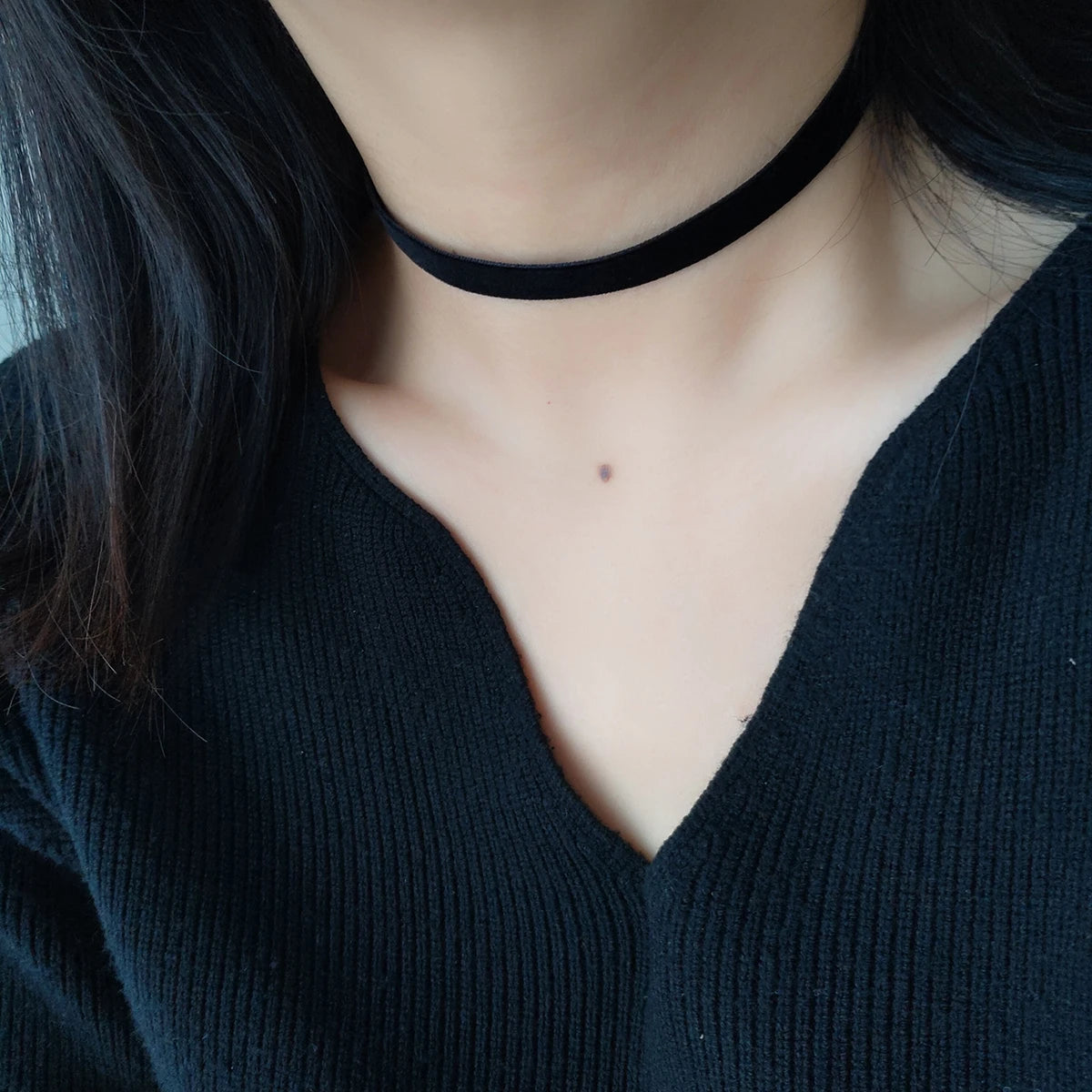 Vintage Black Velvet Choker - Simple Strap Neckband Collarbone Necklace Fashion Accessory