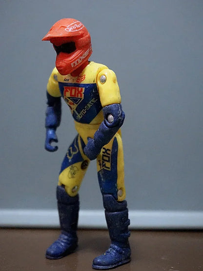 3.75-Inch Male Soldier Motorcycle Driver Figure – 1:18 Scale Off-Road Racer Collectible Model & Static Ornament