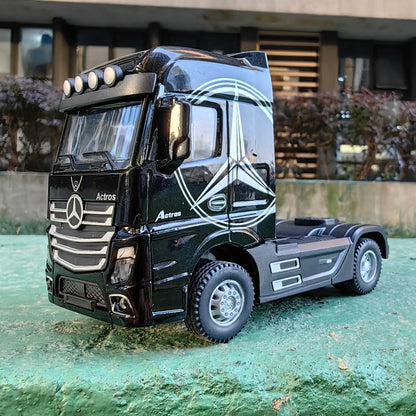 1:50 Large Diecast Alloy Truck Model – Pull-Back Sound & Light Container Transport Vehicle Toy for Boys’ Gifts