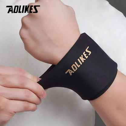 AOLIKES Wrist Ice Pack Wrap – Reusable Cold & Hot Gel Brace for Pain Relief and Injuries