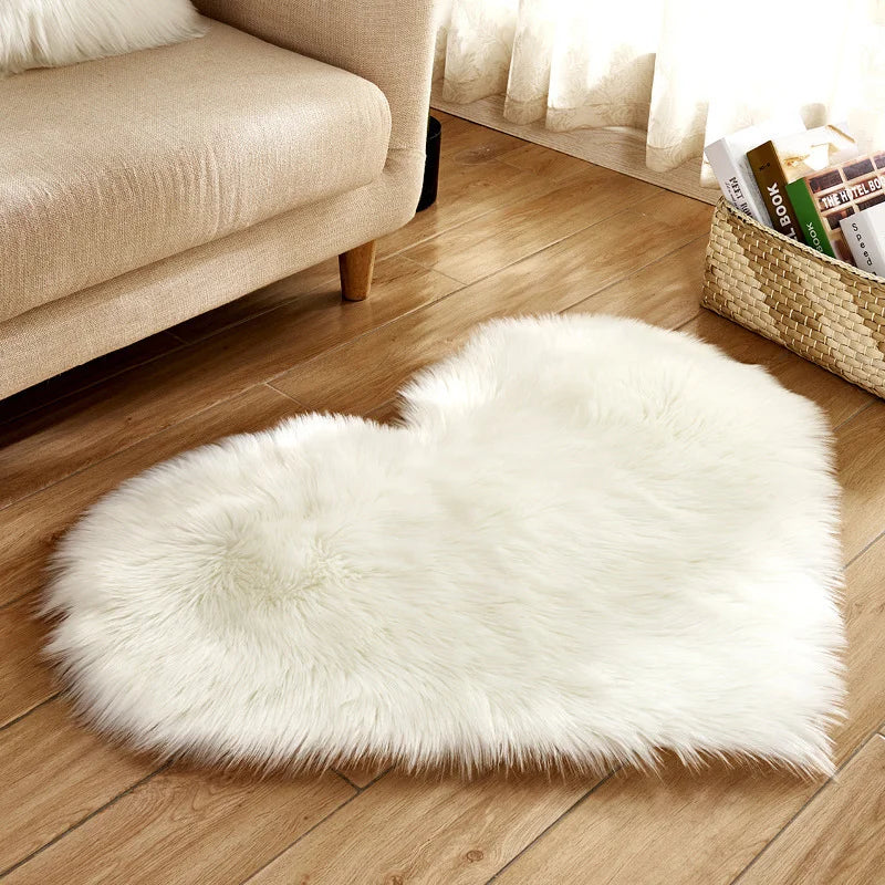 Ylsteed Heart-Shaped Faux Fur Baby Blanket - Soft Newborn Photography Prop & Photo Shoot Background Mat