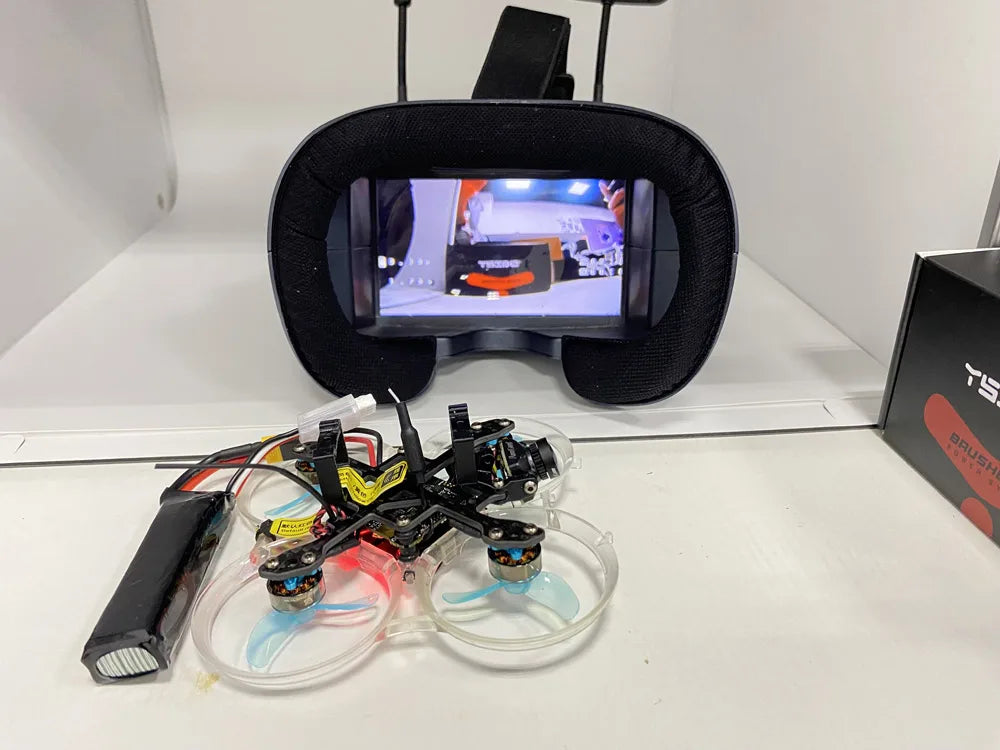 008D 5.8G 40CH FPV Goggles – 4.3 Inch HD 800x480 Video Headset with DVR & Battery for EV800D RC Drone Models