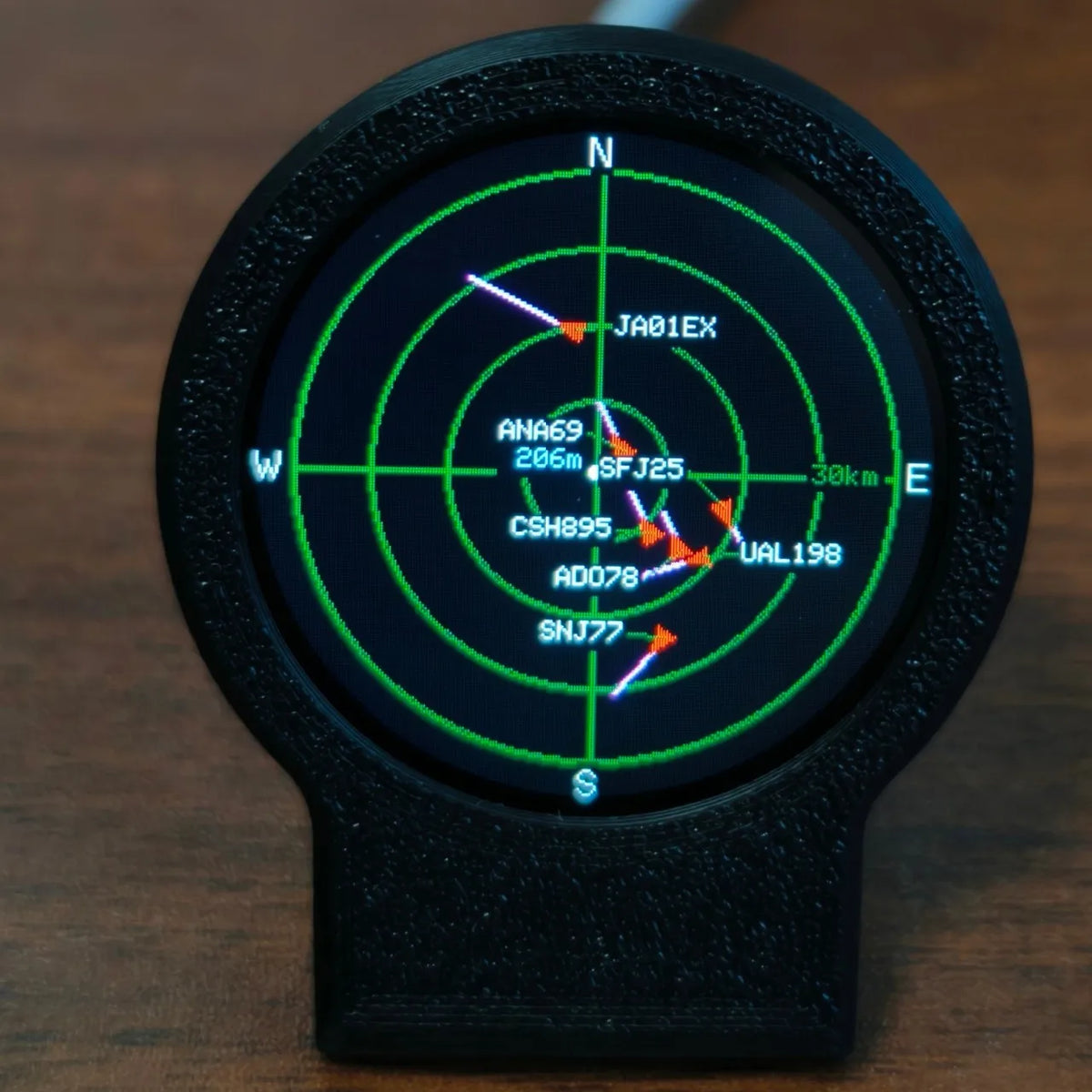 USB-C DeskRadar ADS-B Flight Tracker - Live Aircraft Tracking Gadget with Sonar Grid Display & 3D-Printed Case Decor