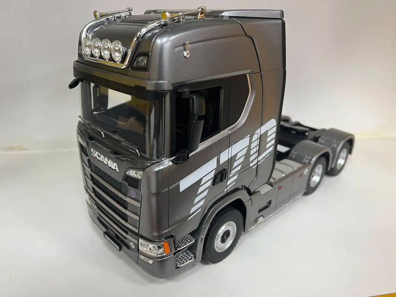 Huina 770S Remote Control Engineering Car — Genuine Alloy Trailer Head Model, 4WD Toy for Kids, Ratio 501D