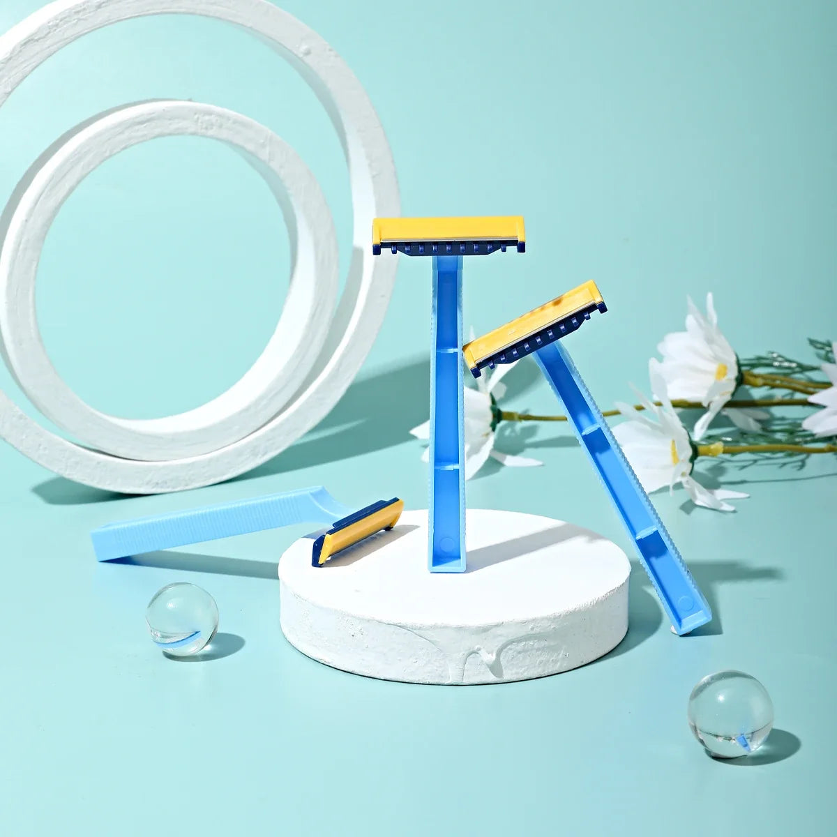 30PCS Disposable Women’s Razor – Manual Shaver with Super Sharp Comb Blade for Face, Legs, Arms & Bikini