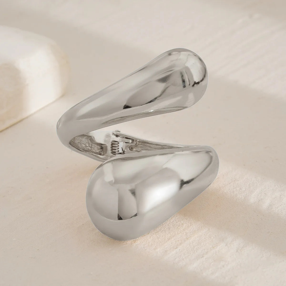 KMVEXO Wide Metal Chunky Bangles – Gold & Silver Waterdrop Open Cuff Bracelet for Women