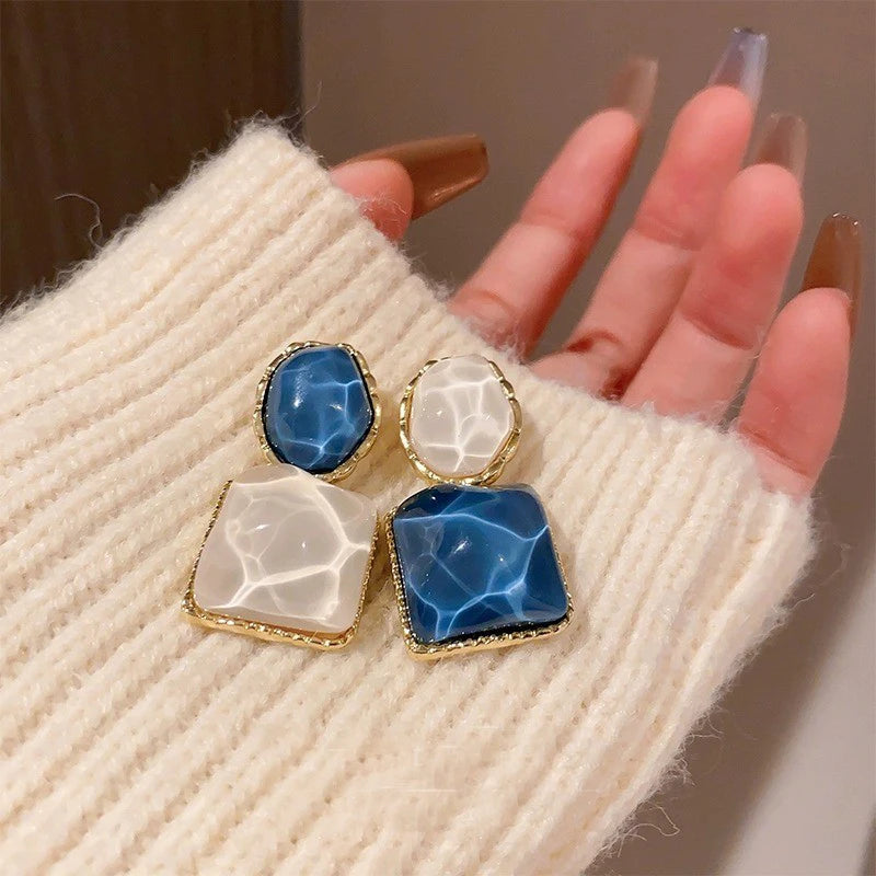 Purple & White Geometric Resin Dangle Earrings – Trendy Asymmetric Drop Jewelry for Women