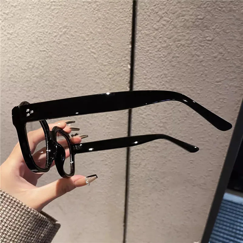 Retro Anti-Blue Light Computer Glasses – Oversized Trendy Eyeglasses for Women & Men, Stylish Classic Spectacles by Ouclos