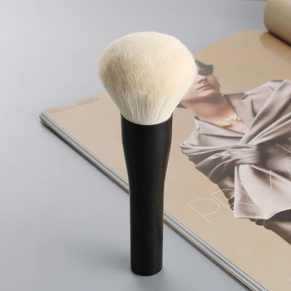 Professional Large Single Powder Brush – High-Quality Makeup Tool