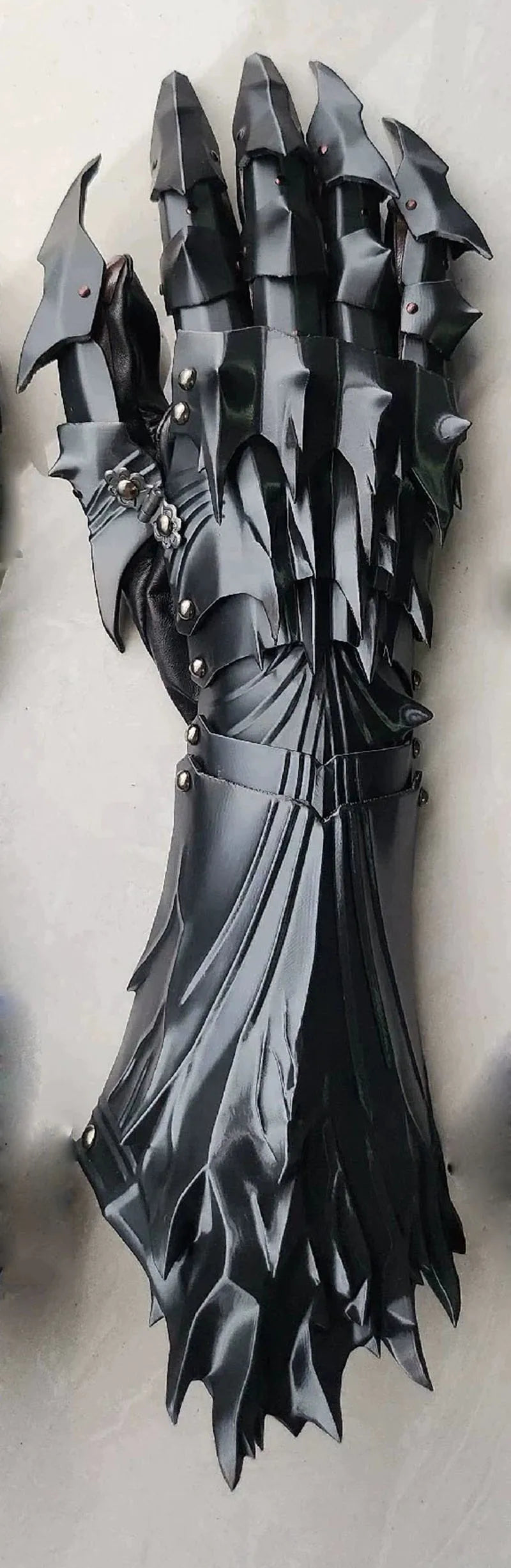 3D Printed Dragon Cosplay Gloves - Customizable Silk PLA Prop Gloves for Boys