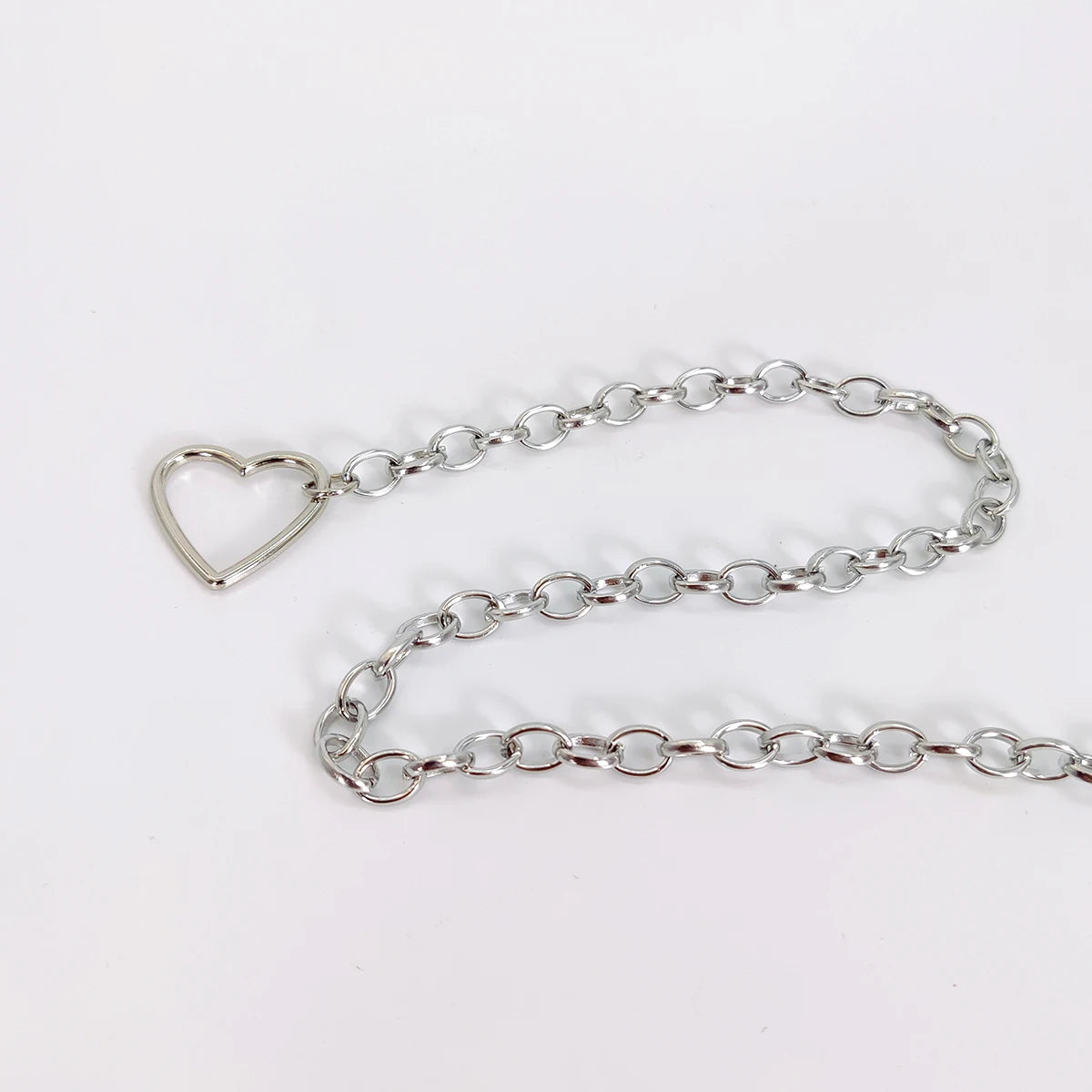 Women's Luxury Heart-Shaped Metal Waist Chain Belt – Y2K Goth Punk Accessory for Jeans & Dresses