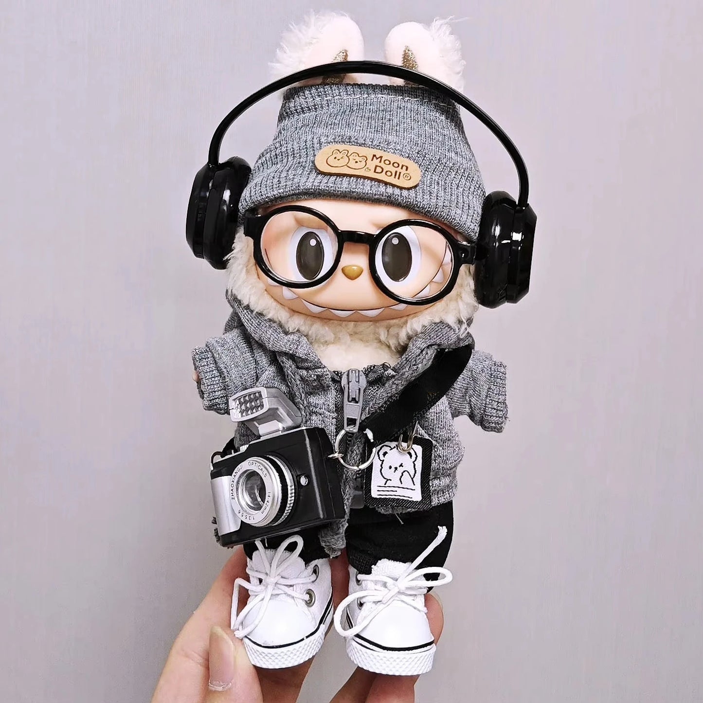 Labubu 15cm/17cm Universal Hoodie Set – Gray Trendy Outfit with Camera, Glasses, Headphones & Canvas Shoes (Series 1-3 Compatible)