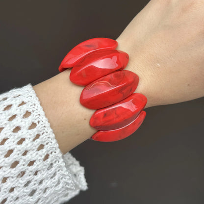 KMVEXO Vintage Wide Red Geometric Resin Bangles – Irregular Chunky Acrylic Bracelets for Women Summer Gift