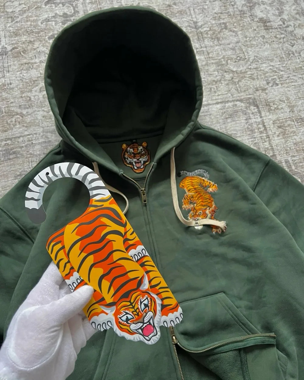 Y2K Tiger Embroidered Hoodie - Oversized Unisex Zip Up Sweatshirt with Kangaroo Pocket