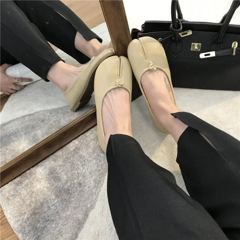 2026 Women’s Split-Toe Tabi Flats – Soft Leather Slip-On Ballet Shoes, Comfortable Casual Everyday Flat Shoes for Ladies
