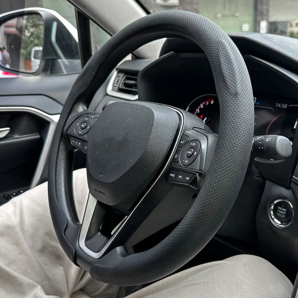 Universal Leather Steering Wheel Cover - Non-Slip Breathable Protector for 36-38cm Car Steering Wheels