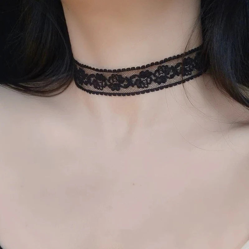 Short Lace Choker Necklace - Black & White Romantic Fashion Jewelry for Women & Girls, Party Gift Accessory