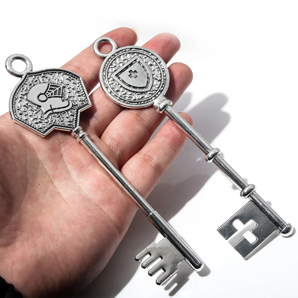 Resident Evil Remake RPD Key Set - Raccoon Police Department Logo Keychain and Cosplay Accessories Gift